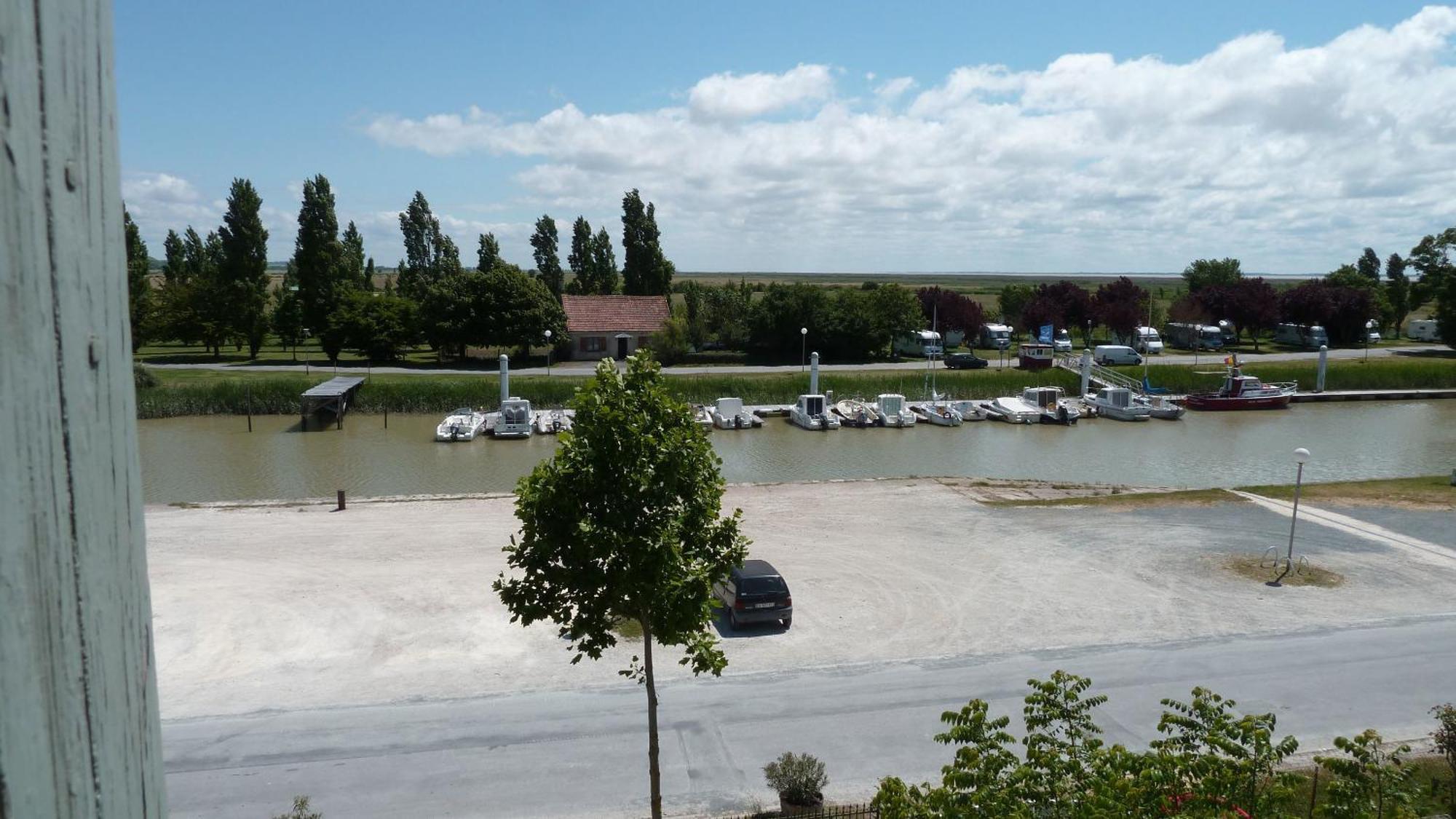 Le Domaine Du Meunier Hotel Mortagne-sur-Gironde Værelse billede