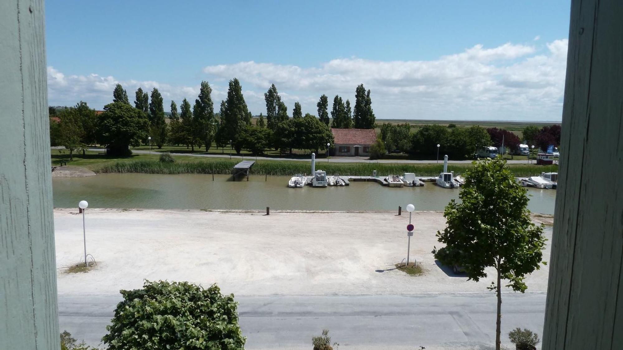 Le Domaine Du Meunier Hotel Mortagne-sur-Gironde Værelse billede